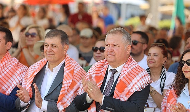 Urla’nın 2 bin 600 yıllık Bağ Bozumu Şenliği başladı