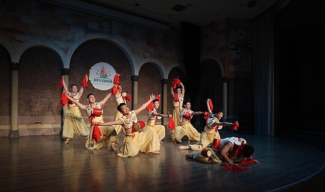 Çin Kültürü Dans Eşliğinde Sanatseverlerle Buluştu