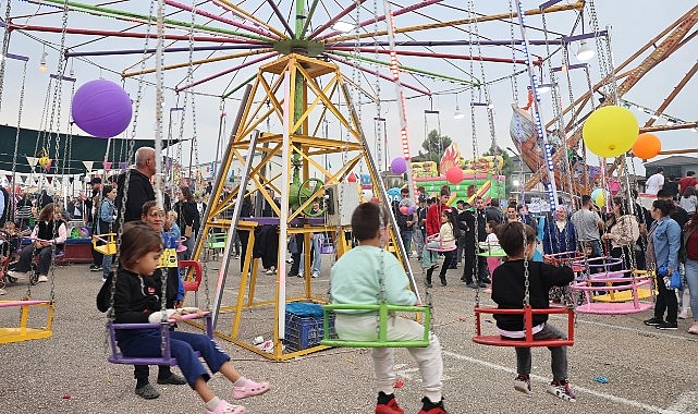 Nilüfer’de Balkan Panayırı ortak şarkıya dönüştü