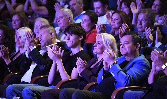 Sanat Güneşi Zeki Müren Osmangazi’de en sevilen şarkılarıyla anıldı