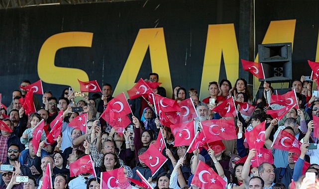 Aliağa Atatürk Stadyumu’nda Cumhuriyet Coşkusu