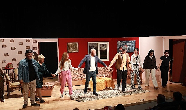 ‘Babam Geri Döndü’ Keçiören’de tiyatroseverlerle buluştu