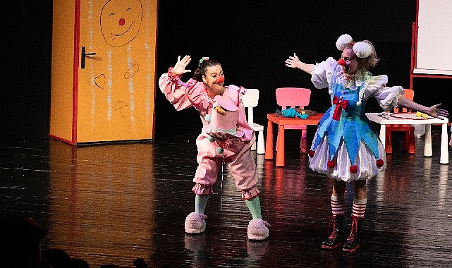 İzmir Şehir Tiyatroları yeni sezonu yeni sahnesinde açıyor