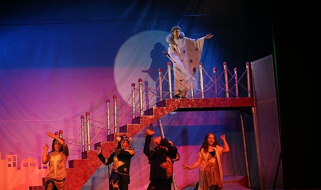 Karşıyaka Belediye Tiyatrosu 4 Ekim’de perde açıyor