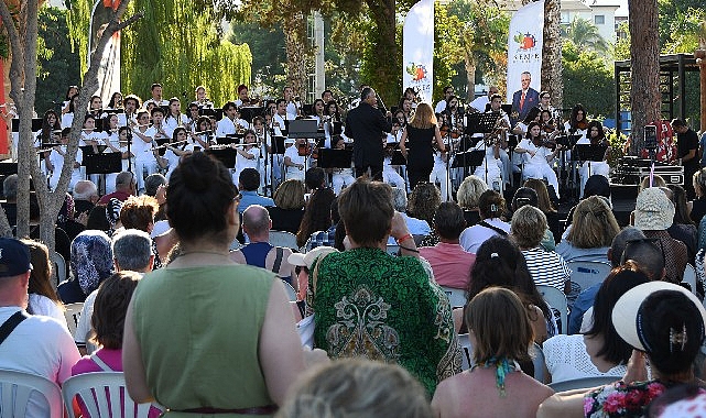 Kemer’de sokak hayvanları yararına üçüncü konser
