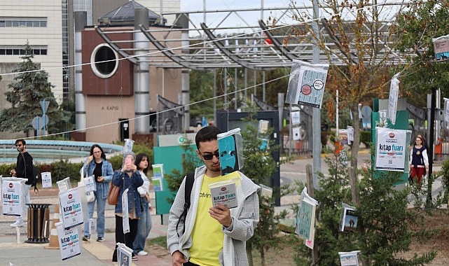 Kocaeli Üniversitesi’nde kitaplar dalından toplandı
