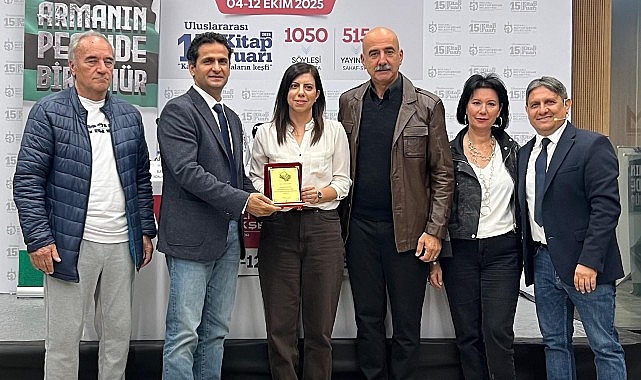 Körfez’in eski oyuncusu Orhan Ak, Kitap Fuarı’nda açıkladı;  “Kocaelispor sayesinde var oldum”