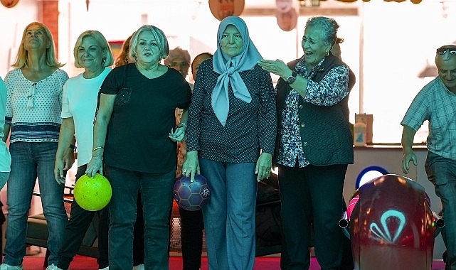 Maltepe’de Yaşlılar Günü’nde Bowlingle Eğlendiler