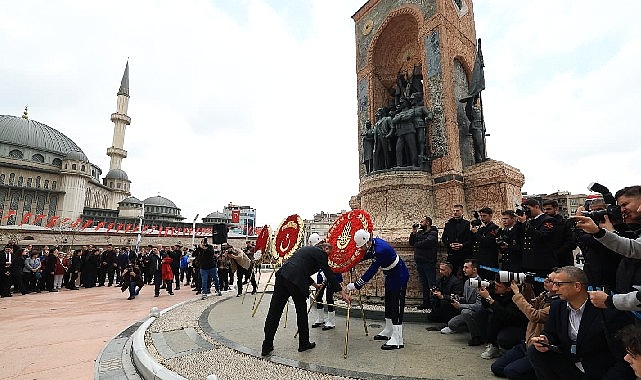 Taksim’de Cumhuriyet’in 102. Yıl Kutlaması