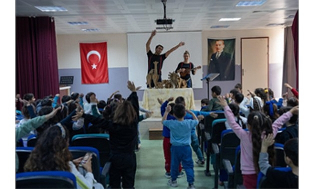 “Kendini Arayan Zürafa” Buca’da miniklerle buluştu