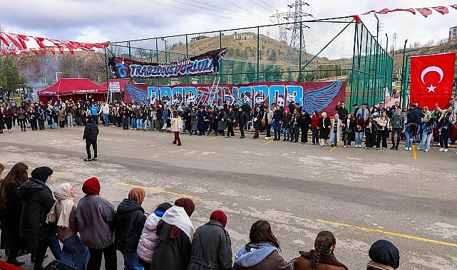 Üniversiteli Trabzonsporlulardan Keçiören’de Coşkulu Horon Festivali
