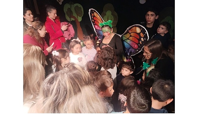 Ayvalık Belediye Tiyatrosu’nun Yeni Çocuk Oyununa Yoğun İlgi