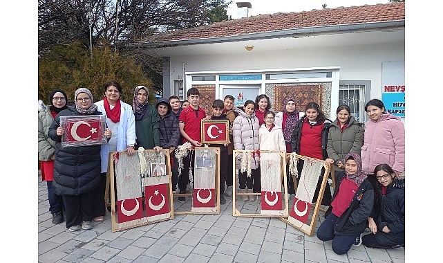 Genç Ellerden Ay Yıldızlı Bayrağa “Türk Düğümü” Dokunuşu