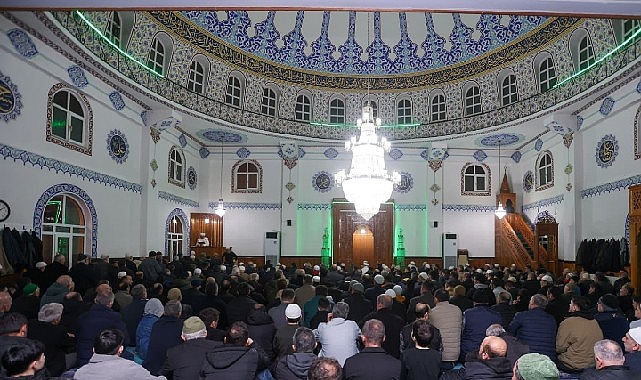 Canik’te Binler Kadir Gecesi’nde Ellerini Semaya Açtı