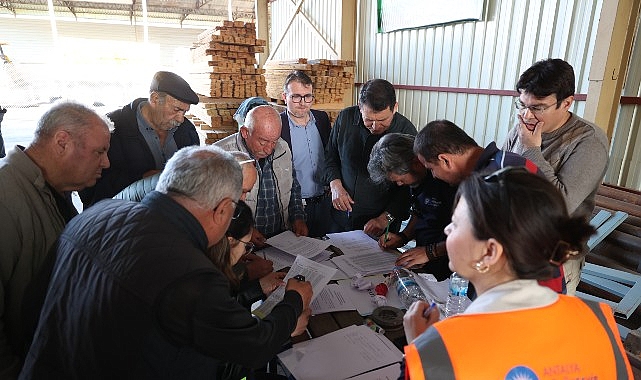 Büyükşehir arı kovanı hibesi ile üreticilerin yüzünü güldürüyor