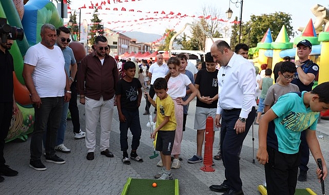 Geyve’de Medeniyetler Buluştu: Çocuk ve Halk Oyunları Şenliği Renkli Görüntülere Sahne Oldu