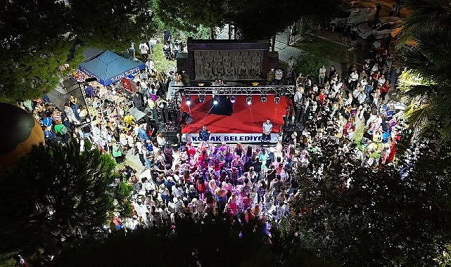 Güzelyalı’da nostalji rüzgarı esti: 80’ler 90’lar Şenliği unutulmaz anlara sahne oldu