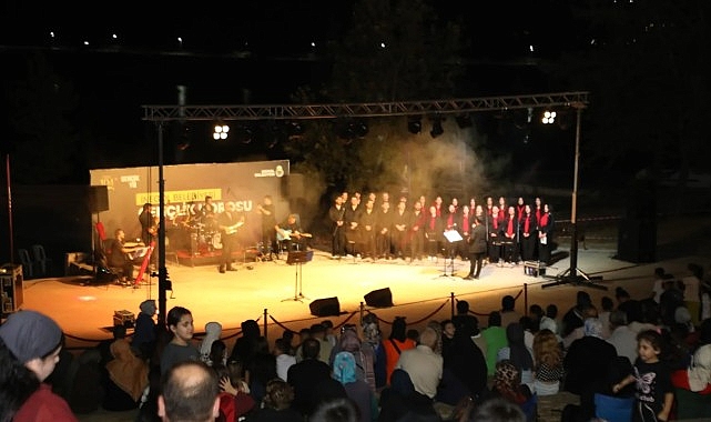 Kurtuluş Coşkusu Gençlik Korosu Konseriyle Yeniceköy’e Taşındı