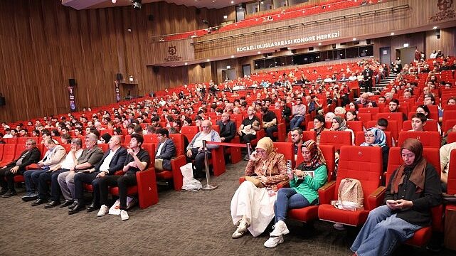 Afyoncu’dan Kocaeli Kitap Fuarı’nda tarih dersi;  “Geçmiş, geleceği inşa etmek için okunmalı”