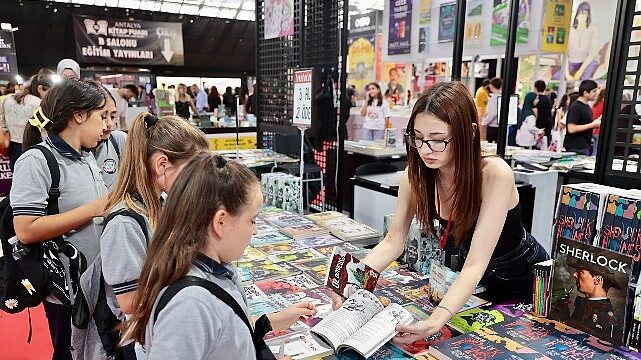 Antalya’da kitap dolu günler yaşanıyor