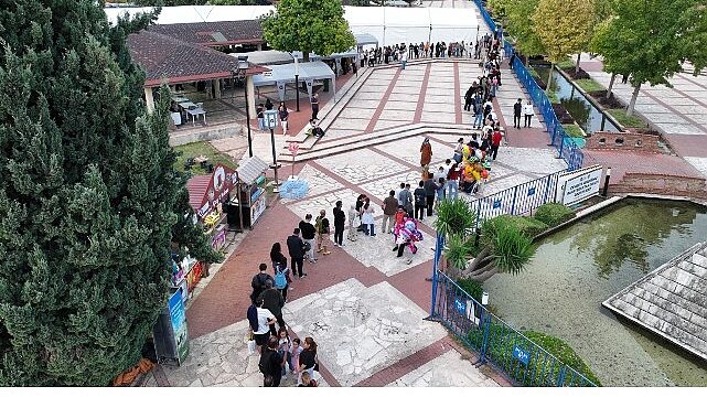 Antalya Kitap Fuarı’nda imza ve söyleşi yoğunluğu
