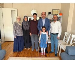 Başkan Altay, “Umre Ödüllü Siyer Yarışması” ile Umreye Giden Yarış Ailesini Ziyaret Etti