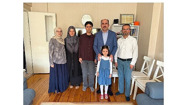 Başkan Altay, “Umre Ödüllü Siyer Yarışması” ile Umreye Giden Yarış Ailesini Ziyaret Etti