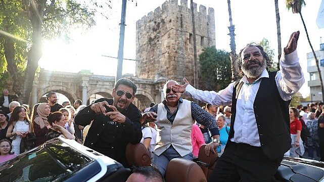 Başkan Vekili Özdemir’den Antalyalılara Altın Portakal daveti