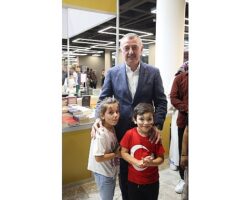 Büyükakın, 7’den 70’e tüm  kitapseverlere teşekkür etti