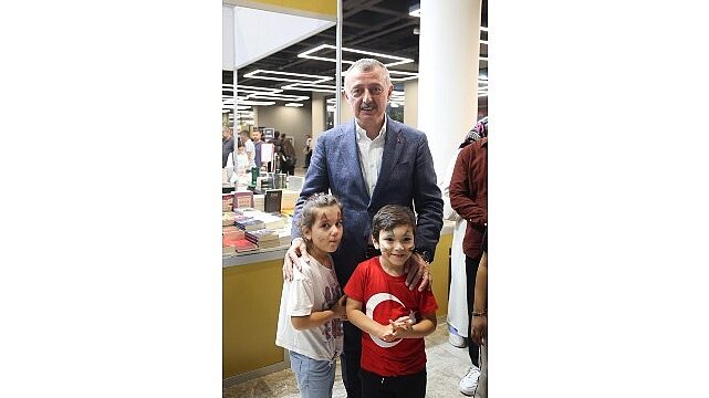 Büyükakın, 7’den 70’e tüm  kitapseverlere teşekkür etti