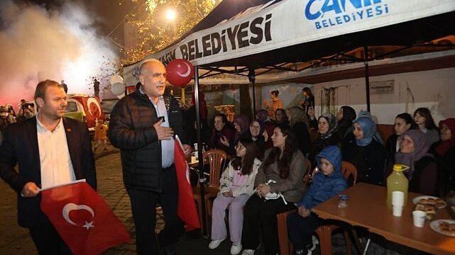 Canik’te Cumhuriyet Coşkusu Fener Alayıyla Taçlandı