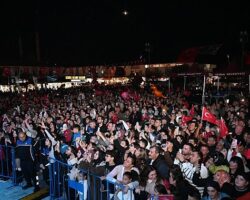 Cumhuriyet Bayramı Kemer’de coşkuyla kutlandı