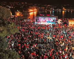 Cumhuriyetin 103. yılı omuz omuza kutlandı