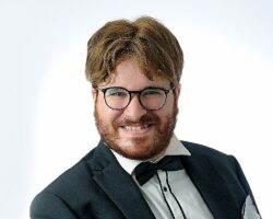 Dünyaca ünlü Türk Opera Sanatçıcı Tenor Sedat Can Öztoprak operanın kalbi Viyana’yı fethetti