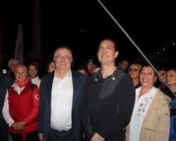 Edremit’te Cumhuriyet Bayramı coşkusu yağmura rağmen dinmedi