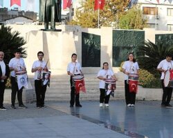 Efes Selçuk’ta Engel Tanımayan Gençlerden Cumhuriyet Coşkusu