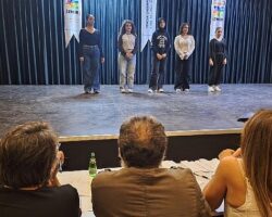 Genç İzmir’de tiyatro seçmelerine yoğun ilgi