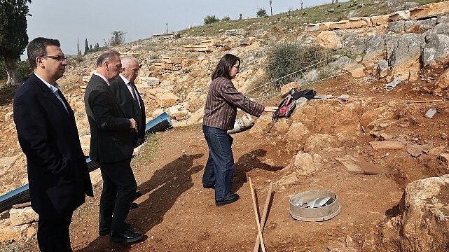 Gölyazı Tiyatro Alanı gün yüzüne çıkıyor