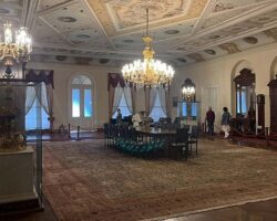 Güz Gezileri’nin ekim ayı programı, Dolmabahçe Sarayı ziyaretiyle başladı
