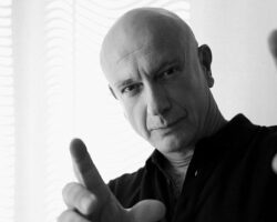 Hakan Kurşun’un “Kaos” Albümü 30. Yılında İlk Kez LP Formatında Yayımlandı