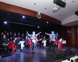 İnegöl Belediyesi Gençlik Korosundan Cumhuriyet Konseri