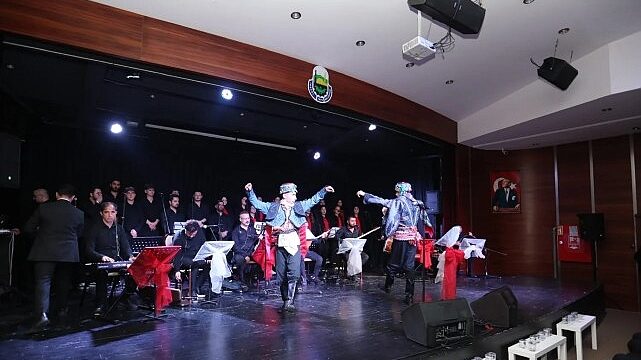 İnegöl Belediyesi Gençlik Korosundan Cumhuriyet Konseri