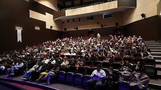İspanyol tiyatrosu Maltepe’de umut ve empatiyi sahneye taşıdı