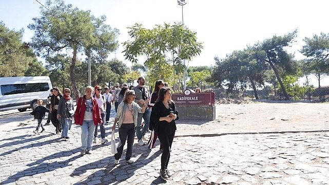 İzmirliler, Kültürel Miras Gezileriyle Konak’ı keşfediyor