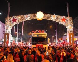 Kadıköy’de Yüz Binlerce Kişi Cumhuriyet İçin Yürüdü