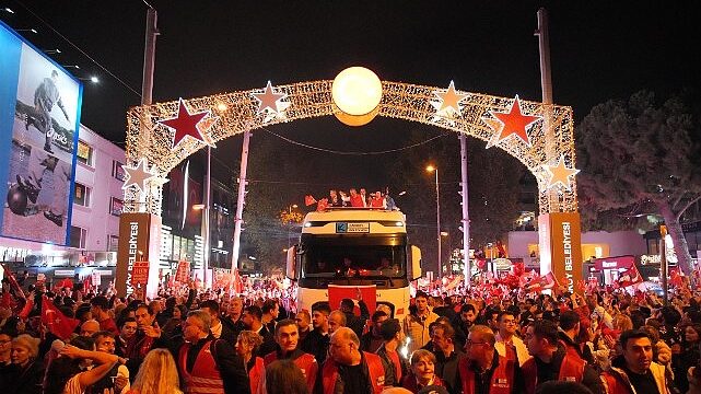 Kadıköy’de Yüz Binlerce Kişi Cumhuriyet İçin Yürüdü