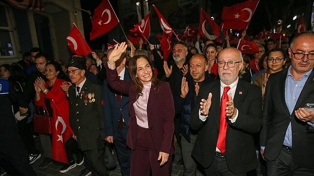 Karşıyaka Cumhuriyet aşkıyla tek yürek!