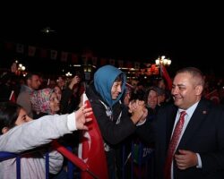 Keçiören’de Cumhuriyet Bayramı Uğur Işılak Konseriyle Kutlandı