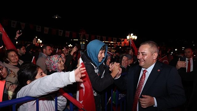 Keçiören’de Cumhuriyet Bayramı Uğur Işılak Konseriyle Kutlandı