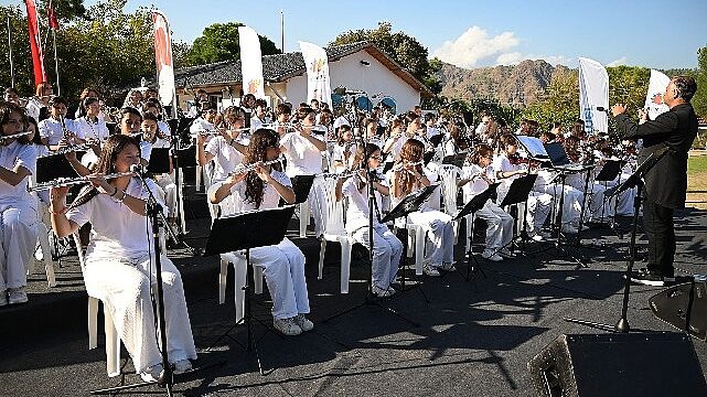 Kemer Belediyesi Cumhuriyet Orkestrası’ndan Çıralı’da konser